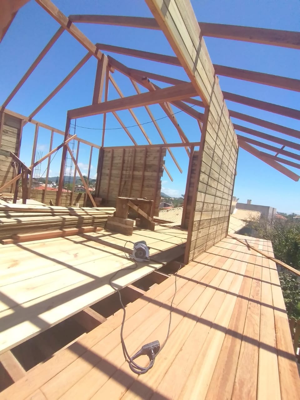 Estrutural e acabamento em madeira — etapa 3