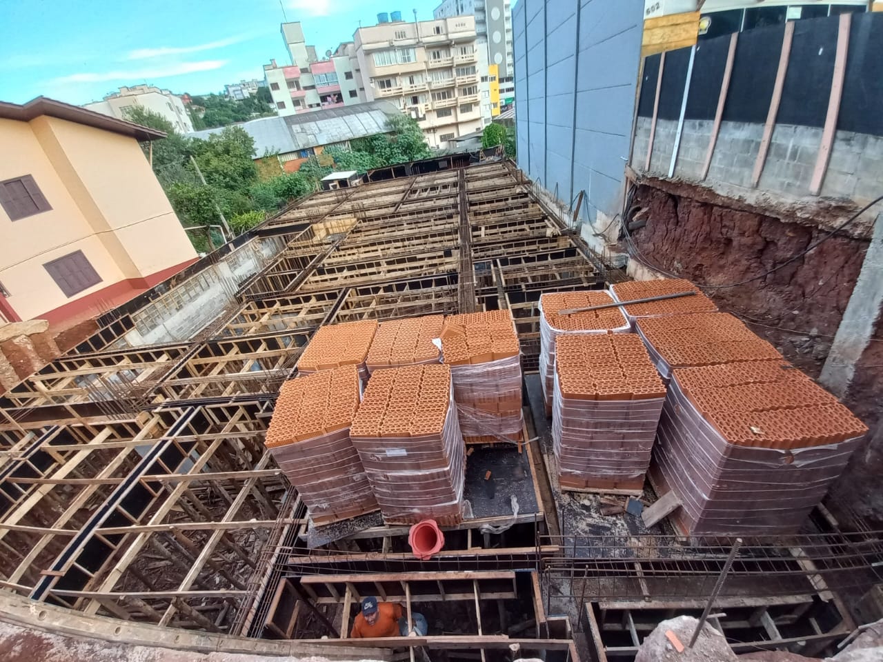 Estrutura, caixaria e radier — etapa 3